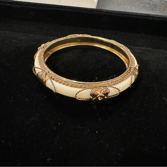 Floral Bangle Bracelet - Picture 6 of 8